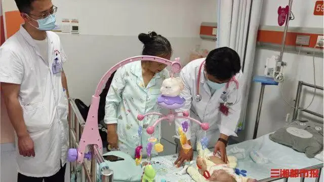 男婴小肠仅13厘米,医护坚守8个月创造生命奇迹